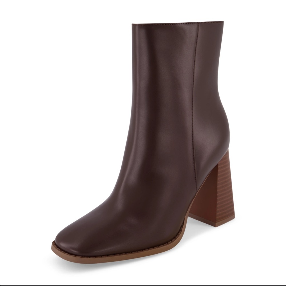 Cushionaire Osborn Block Heel Dress Boots (Brown)